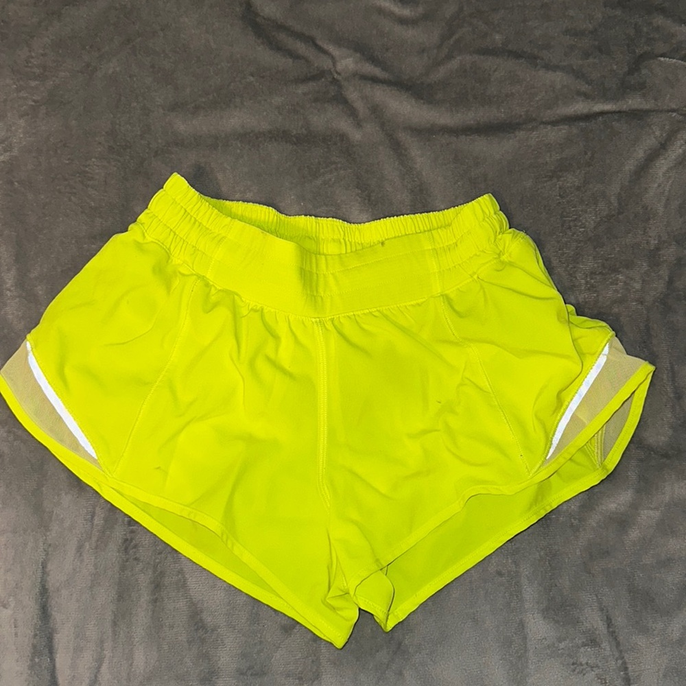 Lululemon - Hotty Hot Low-Rise Short 2.5”